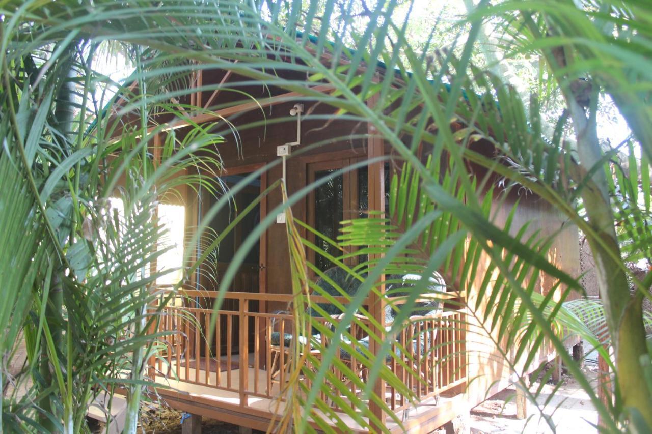 Sea Bird Beach Cafe & Cottages Морджим Екстер'єр фото